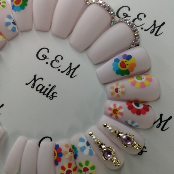 Press on nails (medium coffin) - Picture 3 of 3